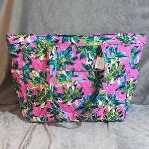 🆕 Vera Bradley Get Carried Away Floral Pink Quilted Tote Bag